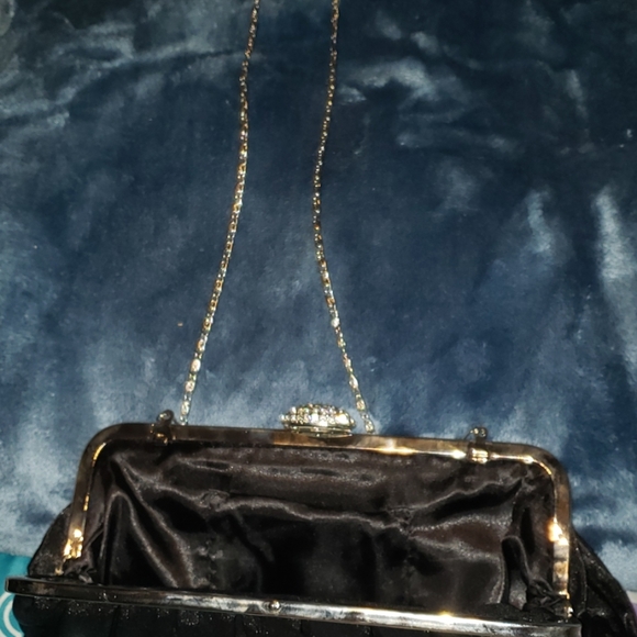 Clutch - Picture 3 of 3